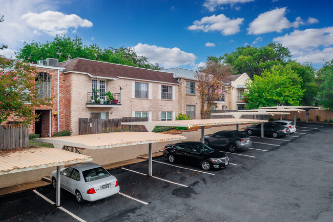 Callaghan Place in San Antonio, TX - Foto de edificio - Building Photo