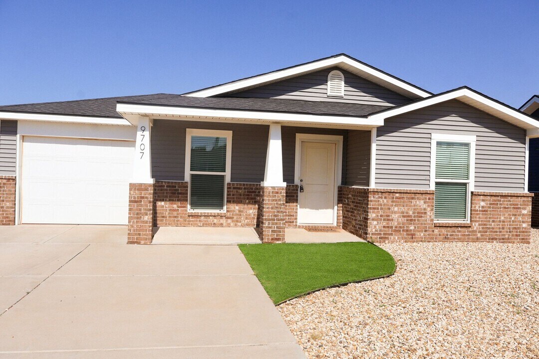 9701 Trenton Ave in Lubbock, TX - Building Photo