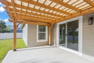 8575 99th Ct in Vero Beach, FL - Building Photo - Building Photo