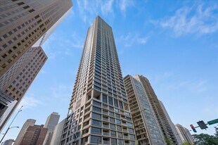 1000 N Lake Shore Dr in Chicago, IL - Building Photo