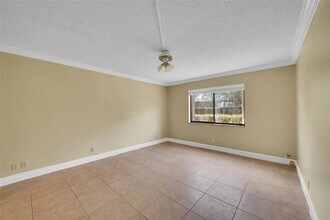 350 Racquet Club Rd in Weston, FL - Building Photo - Building Photo