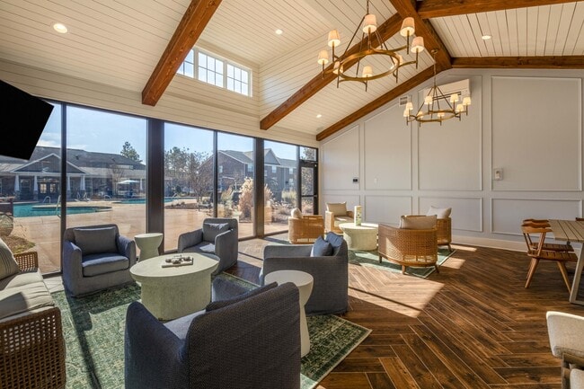 Luxe and Legends at Morganton Park Apartment Homes in Southern Pines, NC - Foto de edificio - Building Photo
