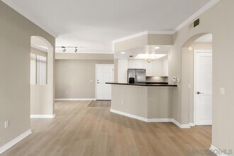 9253 Regents Rd in San Diego, CA - Building Photo - Building Photo
