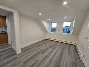 10 Summer St, Unit 3 in Beverly, MA - Building Photo - Building Photo