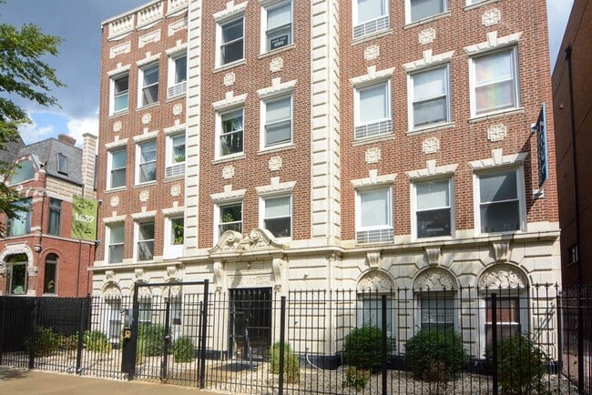 1655 N Humboldt Blvd, Unit J02P in Chicago, IL - Foto de edificio - Building Photo