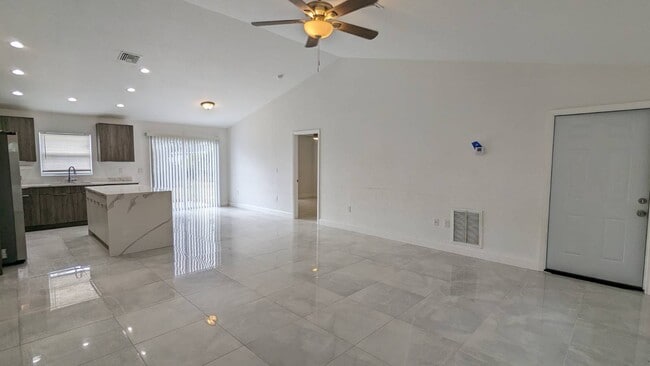 211 Grenada St NE in Lake Placid, FL - Building Photo - Building Photo