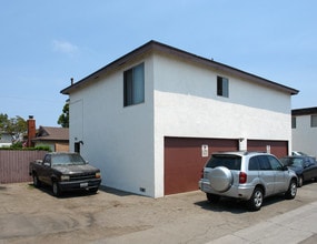 4922 Kona Dr in Huntington Beach, CA - Foto de edificio - Building Photo