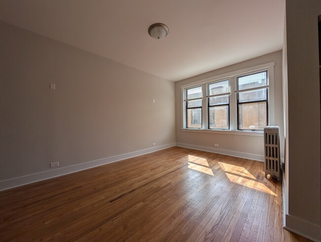 1540 N Kedzie Ave in Chicago, IL - Building Photo - Building Photo