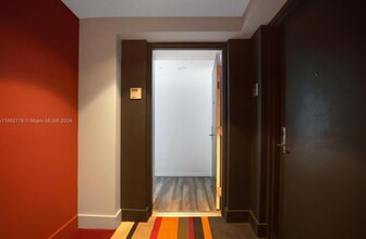 55 SE 6th St, Unit 2105 in Miami, FL - Foto de edificio - Building Photo