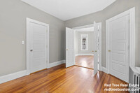 35 Harbor View St, Unit 2 in Boston, MA - Foto de edificio - Building Photo