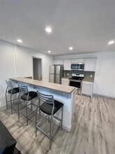 290 S McIlhaney St in Stephenville, TX - Building Photo - Building Photo