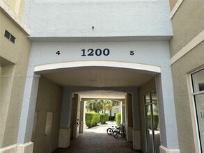 1200 Town Center Dr in Jupiter, FL - Building Photo - Building Photo