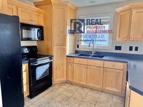 1628 Sun Hill Loop in Pocatello, ID - Building Photo - Building Photo