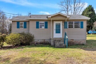 2229 Fews Chapel Rd in Greer, SC - Building Photo - Building Photo