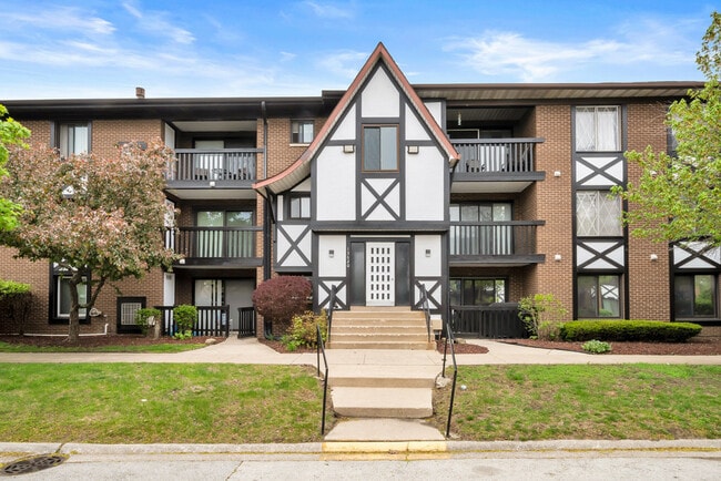 property at 13620 Lamon Ave