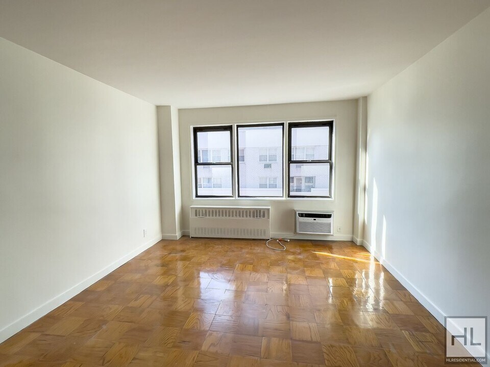 EAST 36 STREET in New York, NY - Building Photo