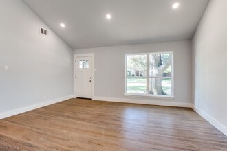 6147 Ravendale Ln in Dallas, TX - Building Photo - Building Photo