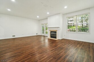 315 Winthrop Dr in Nutley, NJ - Foto de edificio - Building Photo