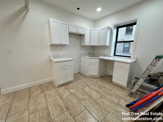 27 Egremont Rd, Unit A in Boston, MA - Building Photo - Building Photo