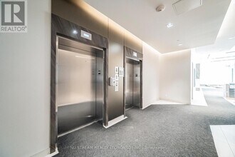 128 Fairview Mall Dr in Toronto, ON - Building Photo - Building Photo