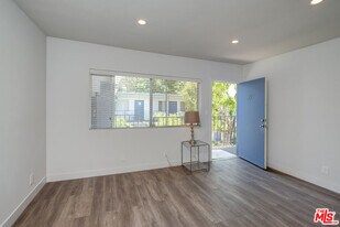 4136 Grand View Blvd in Los Angeles, CA - Building Photo
