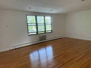 1600 W Jarvis Ave in Chicago, IL - Building Photo - Building Photo
