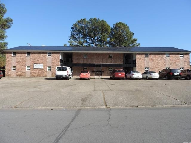 220 Westgate Dr in Monticello, AR - Building Photo