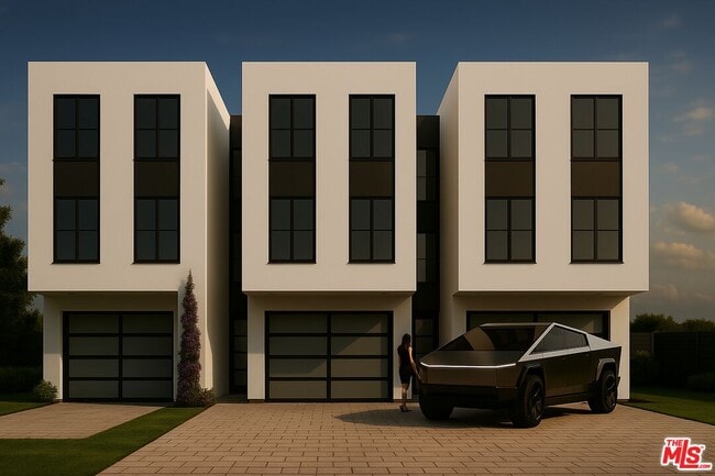 10742 Hortense St in Los Angeles, CA - Building Photo - Building Photo