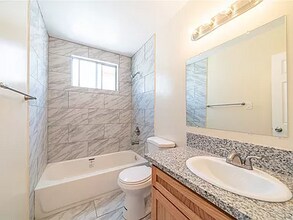 18507 Burin Ave-Unit -18507 Burin Ave in Redondo Beach, CA - Foto de edificio - Building Photo