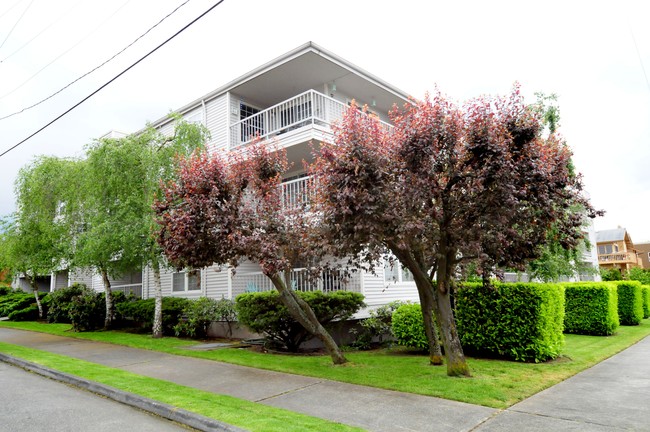 The Bentley in Des Moines, WA - Building Photo - Building Photo