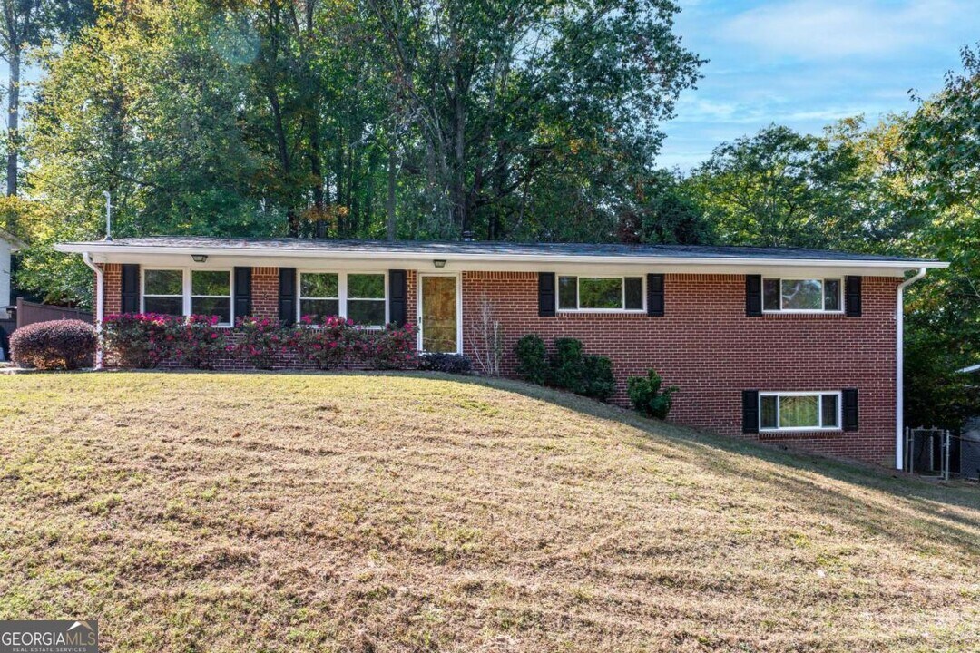 2617 Cove Cir NE in Atlanta, GA - Building Photo