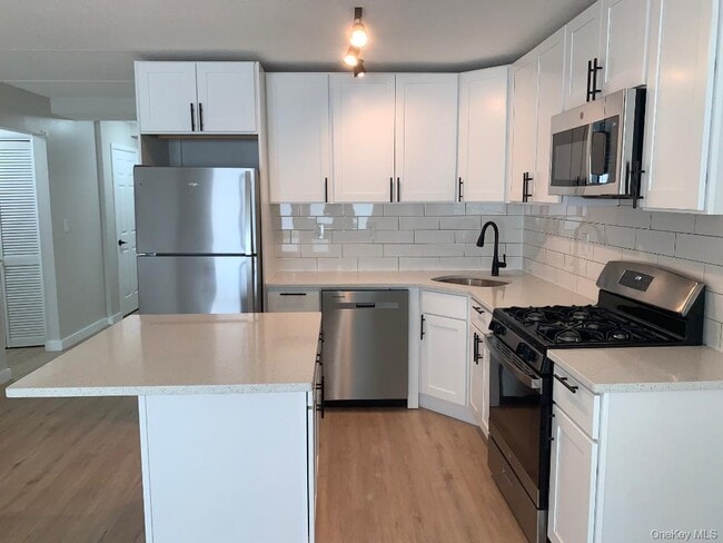85 N Middletown Rd in Nanuet, NY - Building Photo - Building Photo