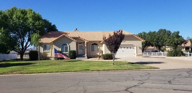 property at 304 W Mariposa Dr