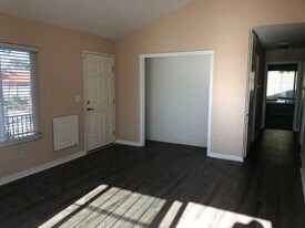 3690 Spyglass Way in Oceanside, CA - Building Photo