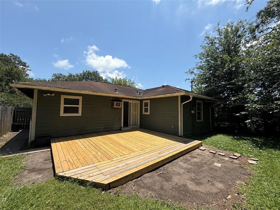 205 N Fulton St in Texas City, TX - Building Photo
