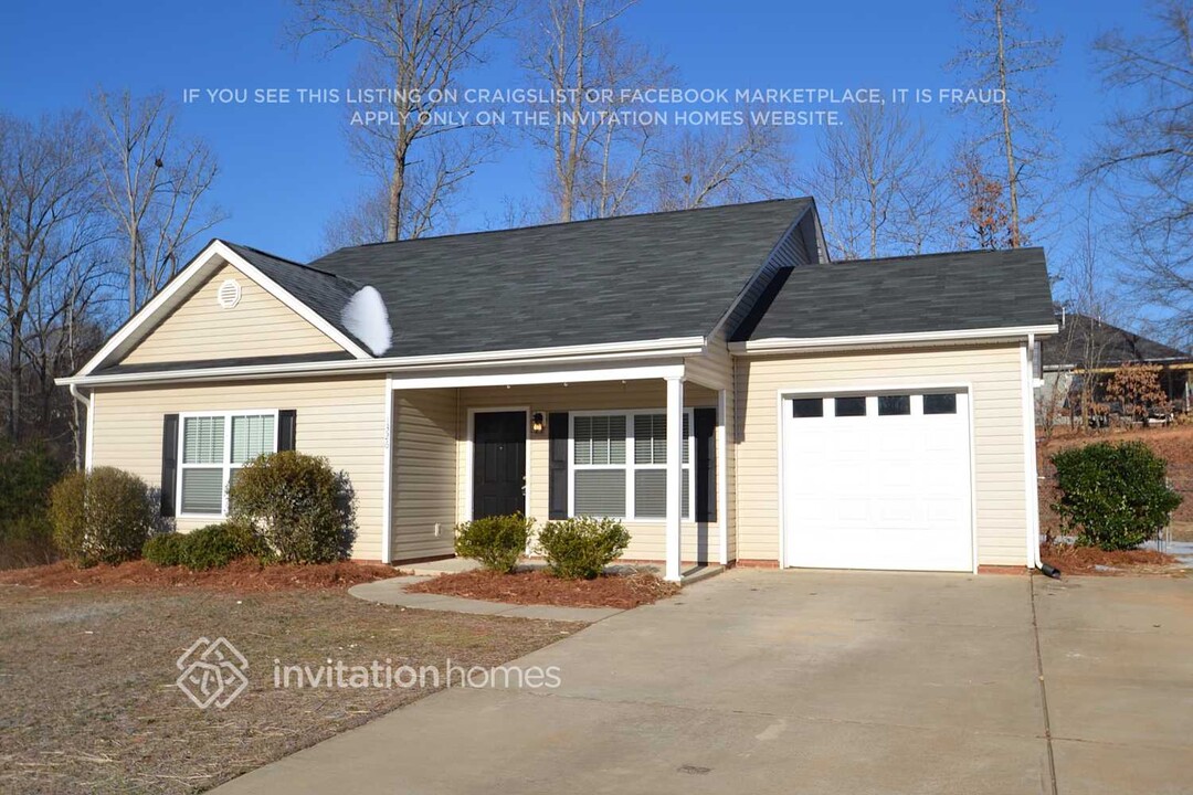 1326 Laurel Woods Dr in Gastonia, NC - Building Photo