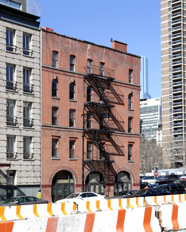 251 Water St in New York, NY - Building Photo - Building Photo