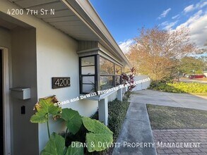 4200 7th St N in St. Petersburg, FL - Building Photo - Building Photo