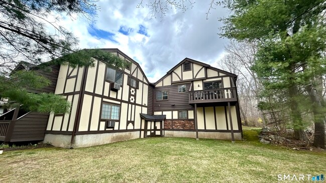 property at 8 Derby Ct