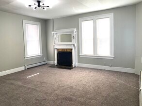 72 Broad St, Unit 1 in Plainville, CT - Building Photo - Building Photo