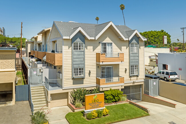 Lido Apartments - 12217 Pacific Ave in Los Angeles, CA - Building Photo - Building Photo