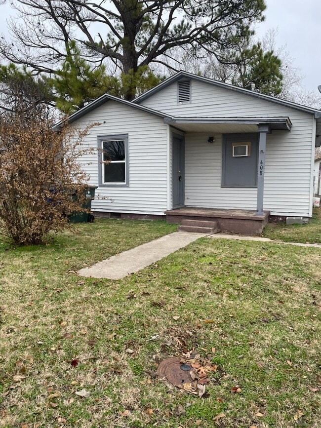 property at 408 N 1st St
