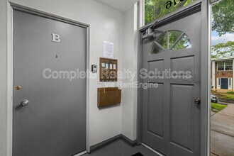 7876 Big Bend Blvd in Webster Groves, MO - Building Photo - Building Photo