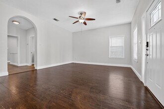 806 E 3rd St in Georgetown, TX - Building Photo - Building Photo