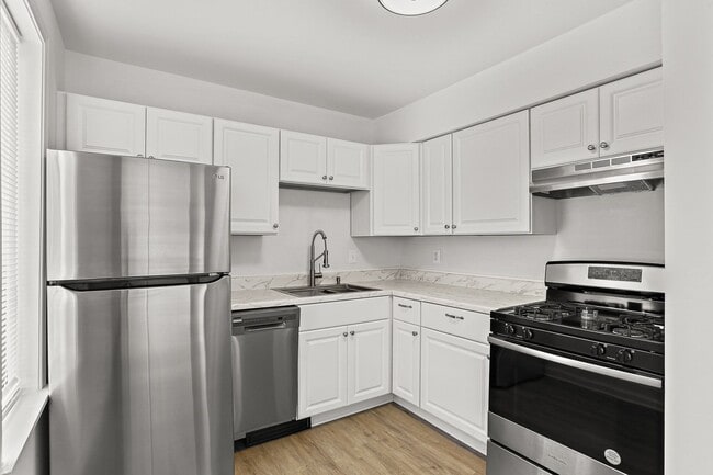9629 White Acre Rd in Columbia, MD - Building Photo - Building Photo