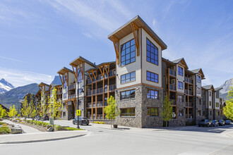 128 Deer St in Canmore, AB - Building Photo - Building Photo