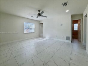 425 Opa-Locka Blvd in North Miami, FL - Building Photo - Building Photo