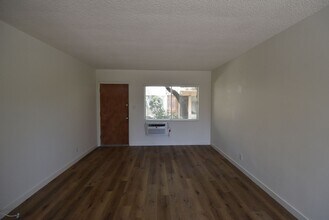 6245 Cahuenga Blvd, Unit 05 in Los Angeles, CA - Building Photo - Building Photo