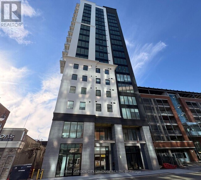 57 Carlisle St in St Catharines, ON - Building Photo - Building Photo