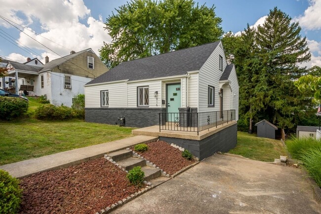 property at 916 6th St